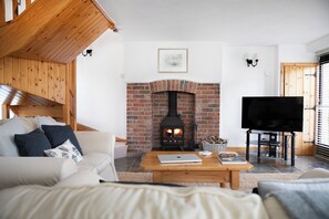 Honeysuckle Cottage, Patio, Courtyard View | Living area - Downe Cottages (Bideford)