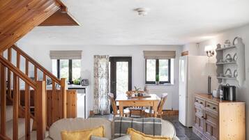 Vine Cottage, Patio, Sea View | Private kitchen | Full-sized fridge, microwave, oven, stovetop
