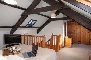 Japonica Cottage, Patio, Courtyard View | Iron/ironing board, free WiFi - Downe Cottages (Bideford)