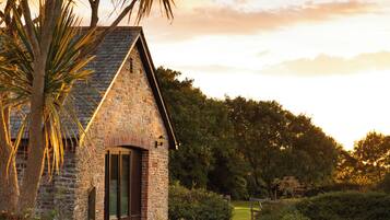 Jasmine Cottage, Partial Sea View, Garden Area | Terrace/patio