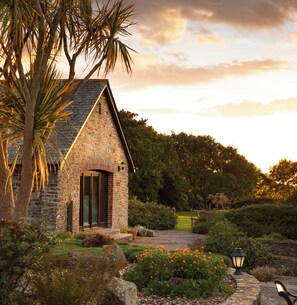 Jasmine Cottage, Partial Sea View, Garden Area | Terrace/patio - Downe Cottages (Bideford)