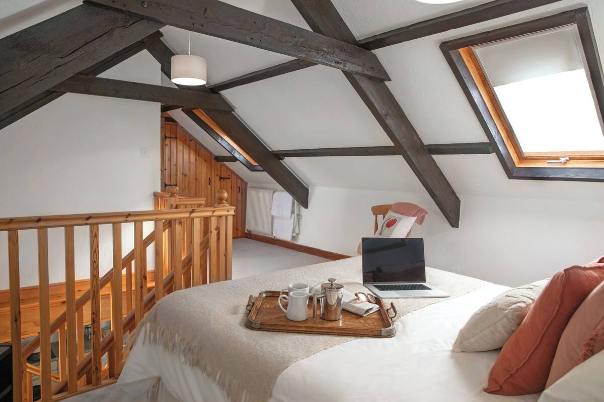 Japonica Cottage, Patio, Courtyard View | Iron/ironing board, free WiFi