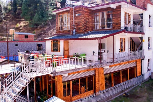 Front of property - Near Mountain Hotel Hidden Heaven Shimla (Padhar)