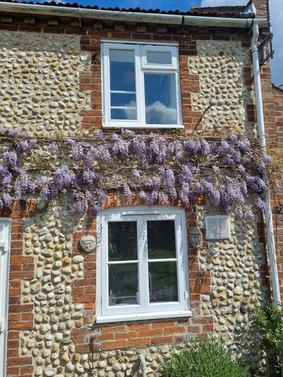TEAL COTTAGE, Burnham Overy Staithe, Norfolk.