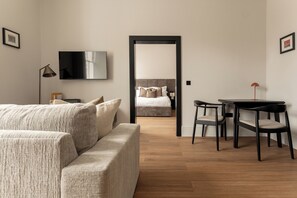One-Bedroom Premium Apartment | Area soggiorno