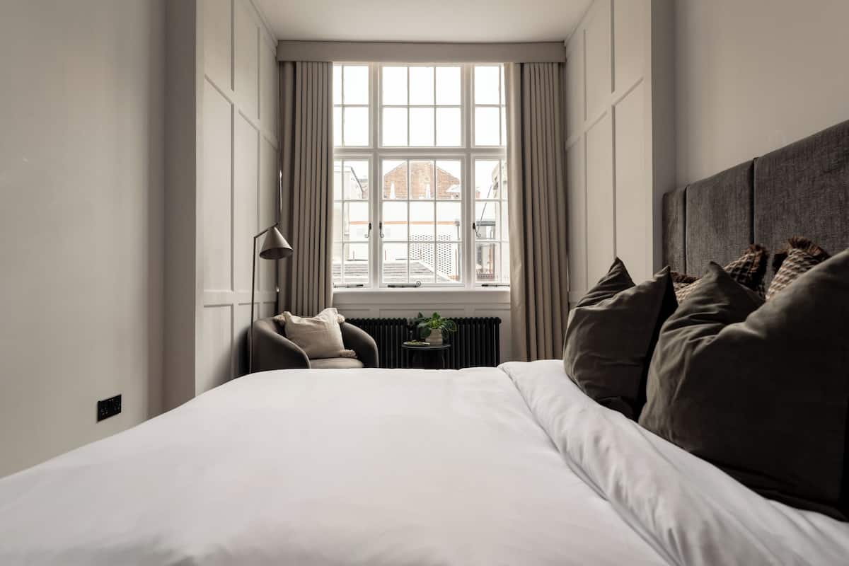 One-Bedroom Superior Apartment | In-room safe, iron/ironing board, free WiFi
