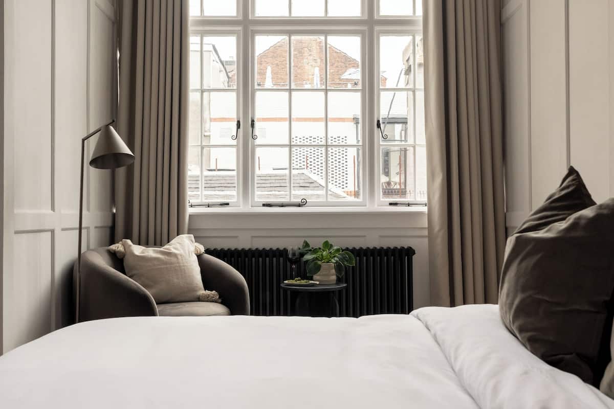 One-Bedroom Superior Apartment | In-room safe, iron/ironing board, free WiFi