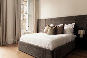 One-Bedroom Premium Apartment | In-room safe, iron/ironing board, free WiFi - Moment Blythswood Street (Glasgow)