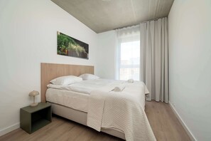 2 bedrooms, desk, iron/ironing board, travel cot - Elegant Apartment | Air Conditioning, Balcony, Parking (Wrocław)