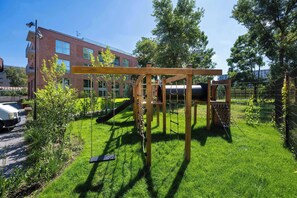 Children’s area - Prestigious Apartment | Parking, Balcony and Air Conditioning in the Center (Wrocław)