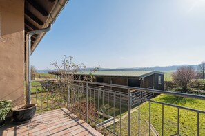 Property grounds - FeWo Rosenberg idyllic property to relax in the countryside (Hillesheim)