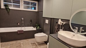 Shower, hair dryer, towels, soap - FeWo Rosenberg idyllic property to relax in the countryside (Hillesheim)