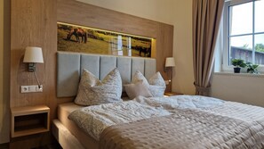 4 bedrooms, in-room safe, iron/ironing board, travel crib - FeWo Rosenberg idyllic property to relax in the countryside (Hillesheim)