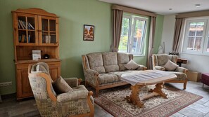 Smart TV, fireplace, DVD player, books