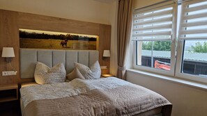 4 Schlafzimmer, Zimmersafe, Bügeleisen/Bügelbrett, Reisekinderbett