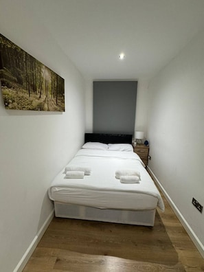 2 bedrooms, internet, bed sheets
