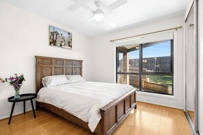 3 bedrooms, iron/ironing board, WiFi, bed sheets