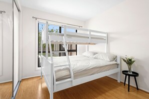 3 bedrooms, iron/ironing board, WiFi, bed sheets