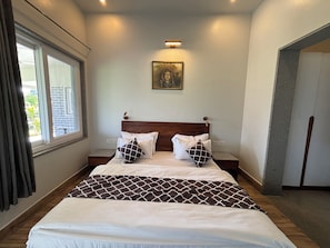 Cottage Rooms | Garden view