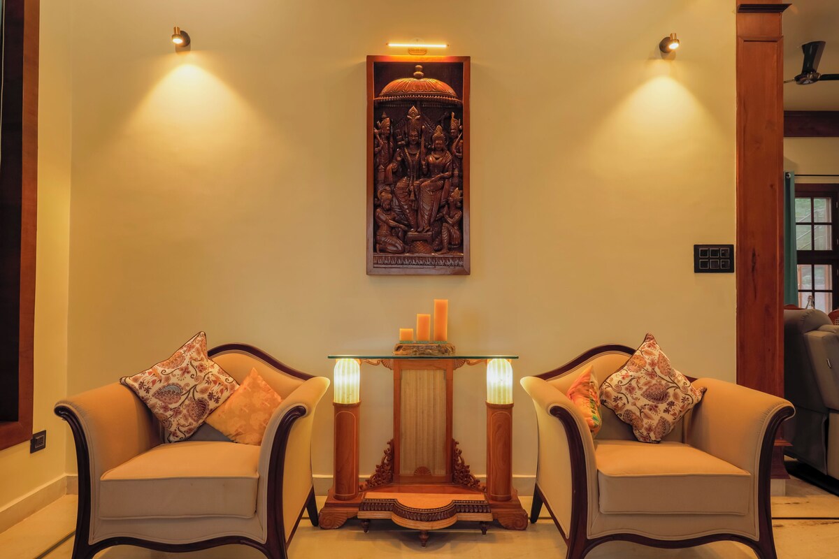 Family Room | Living area | 32-inch LED TV with digital channels