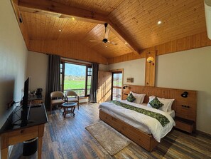 Superior-Chalet, Balkon, Hügelblick | Blick auf den Garten