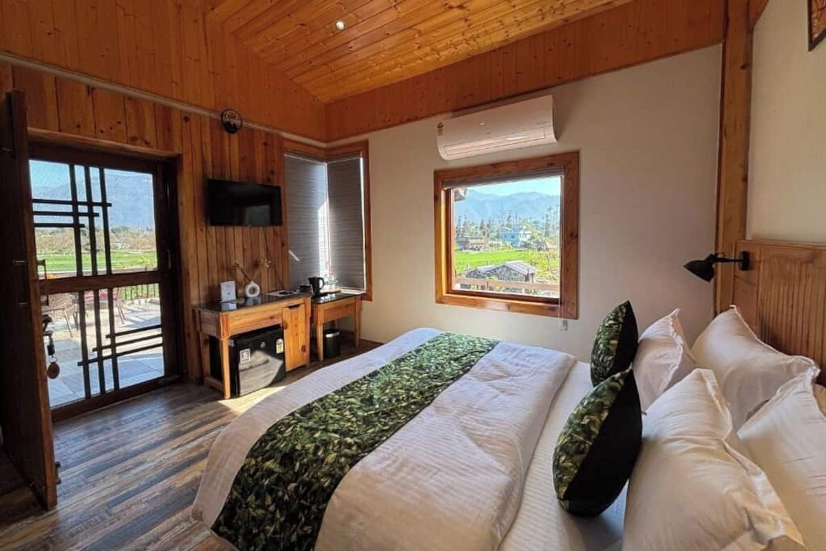 Standard Pine Chalet