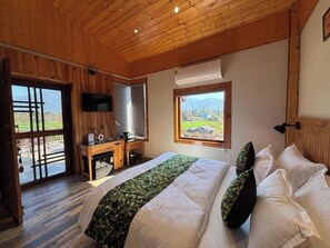 Standard Pine Chalet | Free WiFi, bed sheets - Vanhills-Luxury Home Stay in Jim Corbett (Kotabagh)