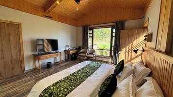 Chalet superior, balcón, vistas a la colina | Wifi gratis y ropa de cama