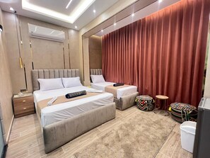 Habitación triple Deluxe | Escritorio y wifi gratis 