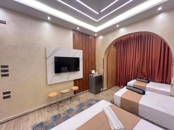 Comfort Quadruple Room | Desk, free WiFi