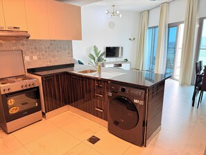 Four à micro-ondes, un four, surface de cuisson