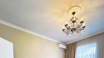 Premium bedding, down duvets, free WiFi, bed sheets