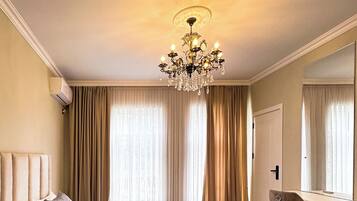 Familierom, hageutsikt | Sengetøy av topp kvalitet, dundyner, wi-fi (inkludert) og sengetøy