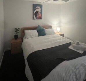 3 室のベッドルーム、アイロン / アイロン台、インターネット、ベッドシーツ