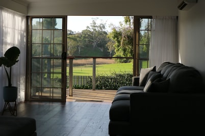 13Elizabeth -Amazing view in the heart of Tanunda, Barossa Valley!