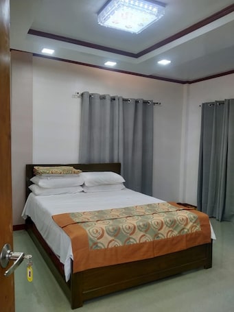 Triple Room, 1 Queen Bed, Non Smoking, Air conditioning | Free WiFi. Lalies Inn