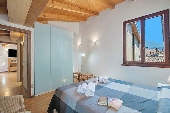 Apartamento família, 2 quartos (Skylight) | 2 quartos, Wi-Fi de cortesia, roupa de cama