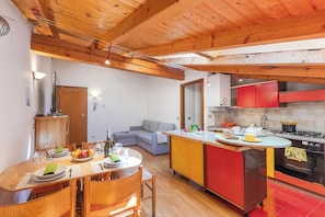 Family Apartment, Multiple Bedrooms (Skylight) | Private kitchen