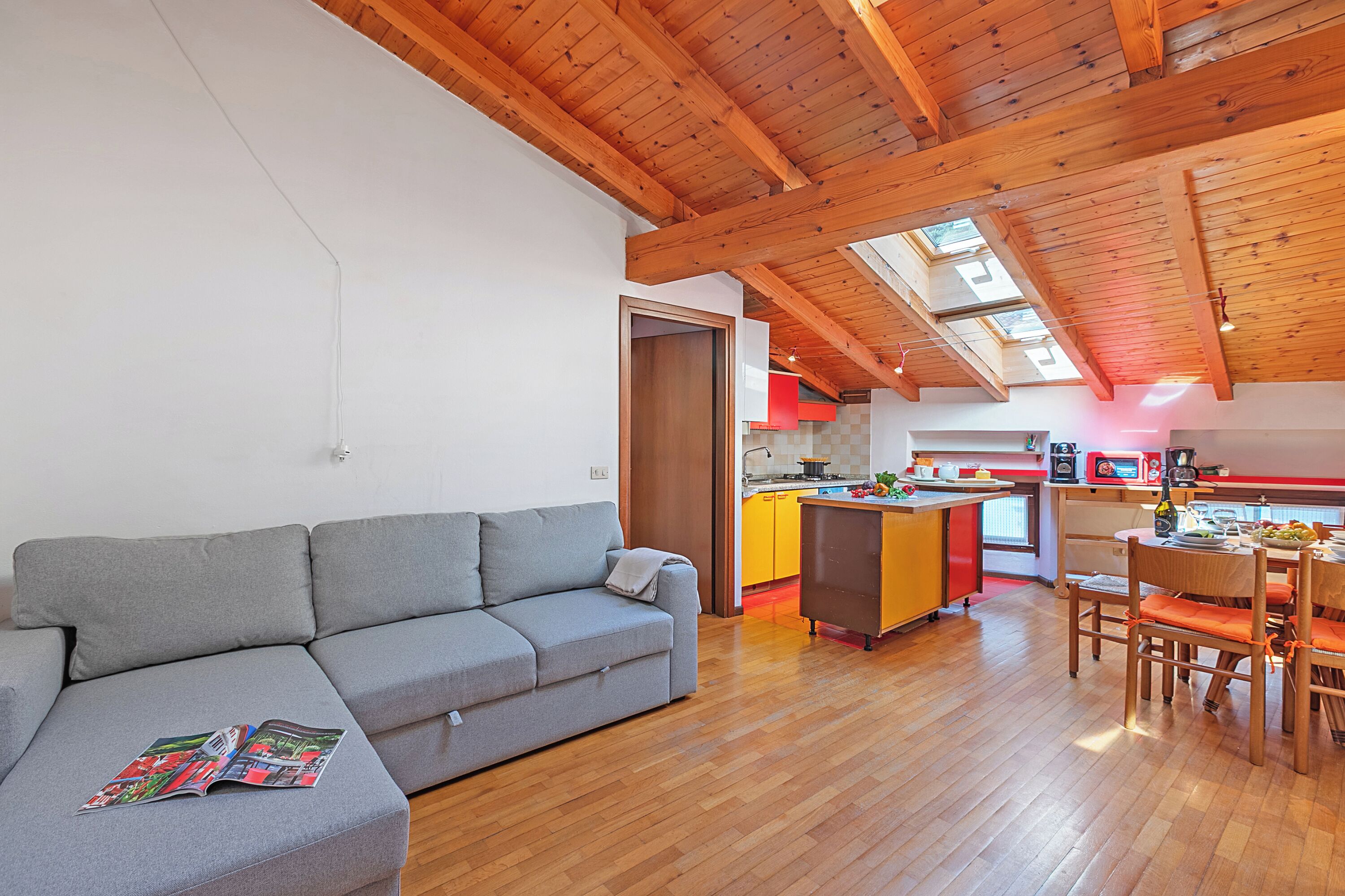 TV màn hình phẳng 21-inch có truyền hình cáp 