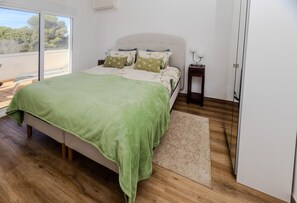 2 bedrooms, iron/ironing board, free WiFi, bed sheets - Centeano Beach Apartment (Carvoeiro)