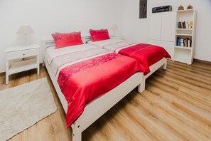 2 slaapkamers, een strijkplank/strijkijzer, gratis wifi, beddengoed