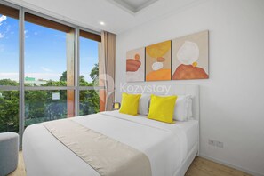 Appartement, 1 chambre, vue ville | Espace de travail pour ordinateur portable, fer et planche à repasser