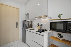 Apartment, 1 Bedroom, City View | Private kitchen