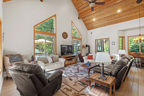 TV, fireplace, DVD player