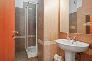 Dusche, Haartrockner, Bidet, Handtücher