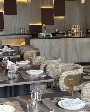 Restaurant - Omaya Suites (Raipur)