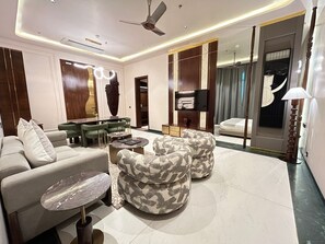 Televisión LED, películas con cargo, monitor de computadora