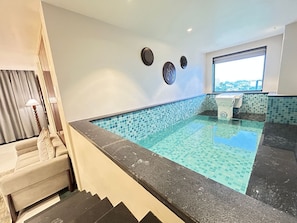 Luxury-Studiosuite, Balkon, Stadtblick | Wohnbereich