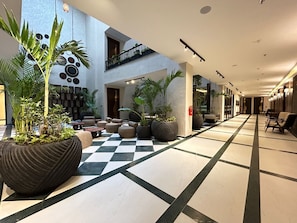 Lobby - Omaya Suites (Raipur)