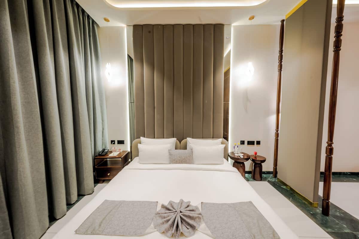 Ropa de cama de alta calidad y minibar 